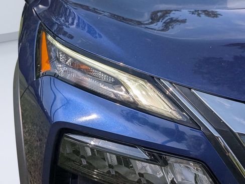 Used 2021 Nissan Rogue S FWD image 9