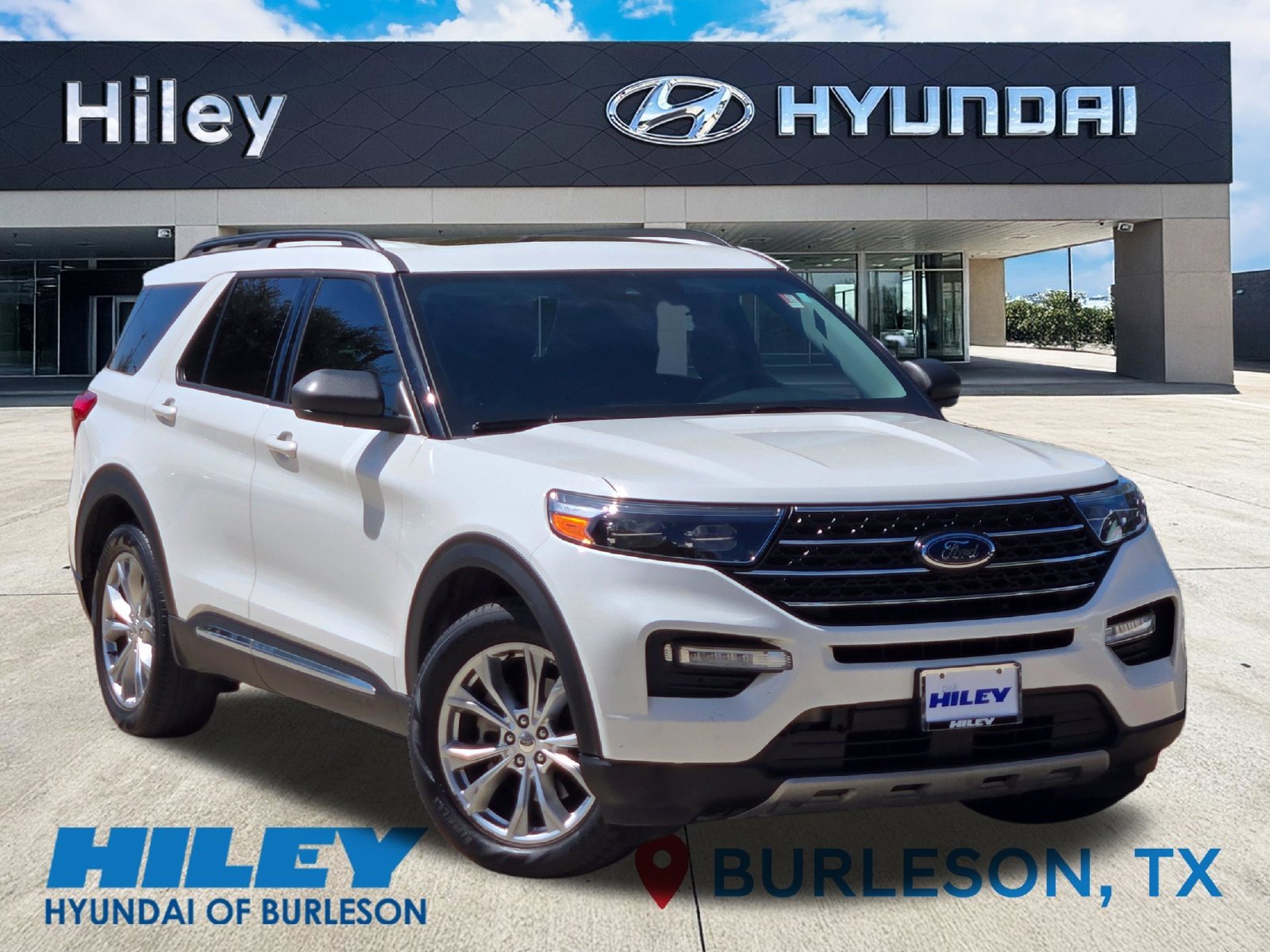Used 2020 Ford Explorer XLT w/ Equipment Group 202A RWD image 2