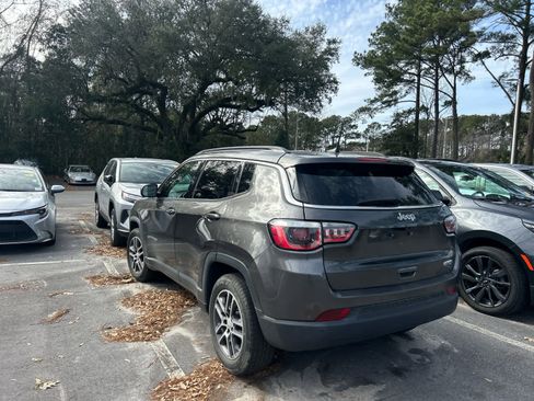 Used 2017 Jeep Compass Latitude w/ Popular Equipment Group image 6