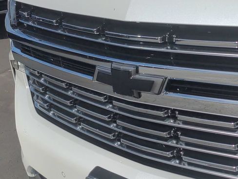 Used 2023 Chevrolet Suburban Premier AWD/4WD image 32