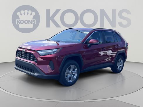 Used 2025 Toyota RAV4 XLE AWD/4WD image 1