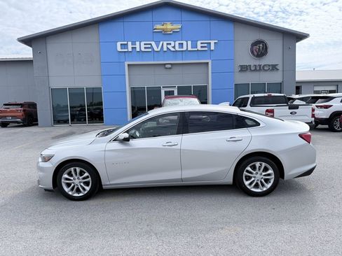 Used 2017 Chevrolet Malibu LT w/ Leather Package FWD image 8