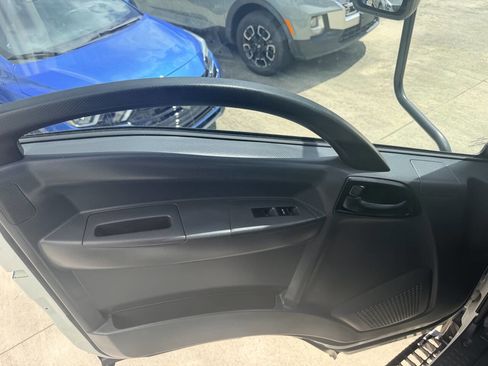 Used 2024 Isuzu NPR RWD image 14