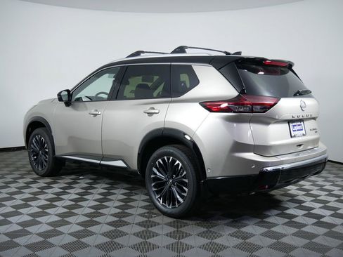 Used 2025 Nissan Rogue Platinum image 6