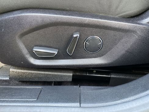 Used 2017 Ford Fusion SE FWD image 16