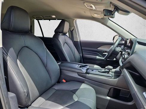 Used 2025 Toyota Grand Highlander FWD image 22