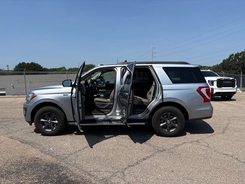 Used 2020 Ford Expedition XLT w/ FX4 Off-Road Package AWD/4WD image 4
