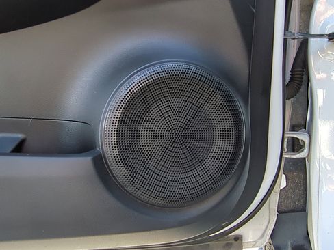 Used 2020 Nissan Kicks SV image 15