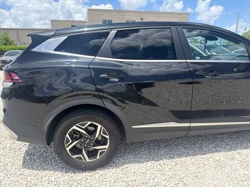 Used 2023 Kia Sportage LX FWD image 4