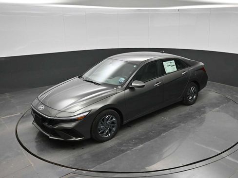New 2026 Hyundai Elantra Hybrid FWD image 28