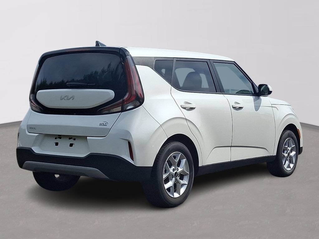 Certified 2025 Kia Soul LX w/ LX Technology Package FWD image 6