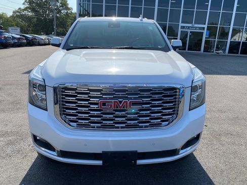 Used 2020 GMC Yukon XL Denali w/ Denali Premium Package image 10