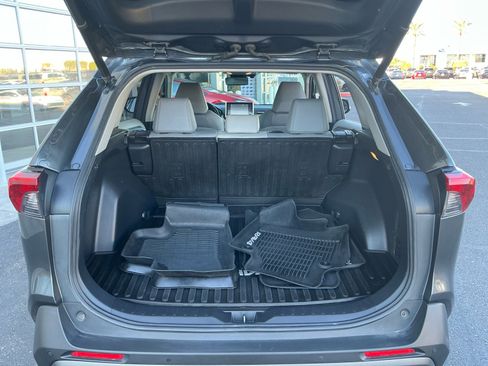 Used 2019 Toyota RAV4 Limited image 34