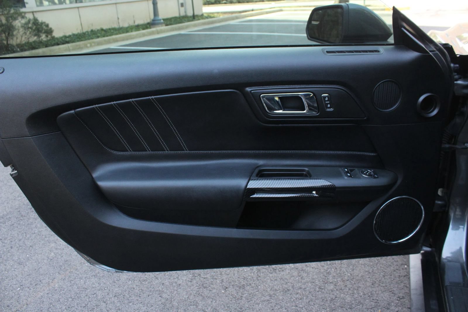Used 2016 Ford Mustang Premium RWD image 17
