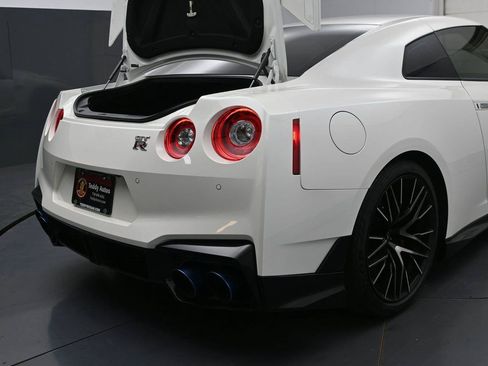 Certified 2024 Nissan GT-R Premium w/ Premium Interior Package AWD/4WD image 15