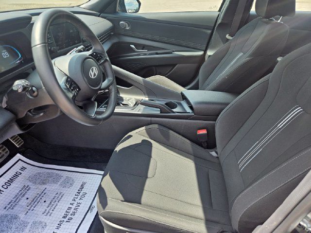 Used 2025 Hyundai Elantra Sport FWD image 9