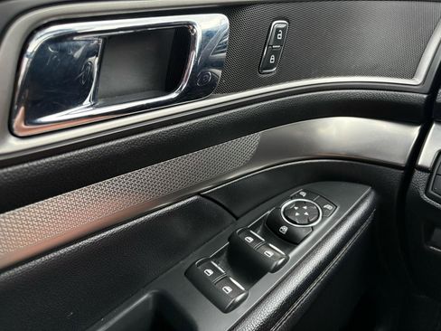 Used 2018 Ford Explorer XLT w/ Equipment Group 201A image 48