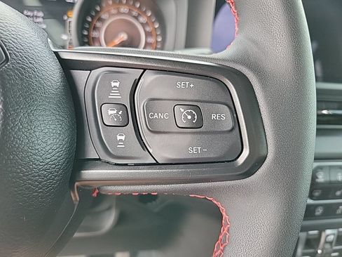 Used 2024 Jeep Gladiator Rubicon w/ Convenience Group AWD/4WD image 23