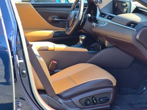 Used 2021 Lexus ES 300h w/ Accessory Package image 22