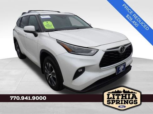 Used 2021 Toyota Highlander XLE AWD/4WD image 1