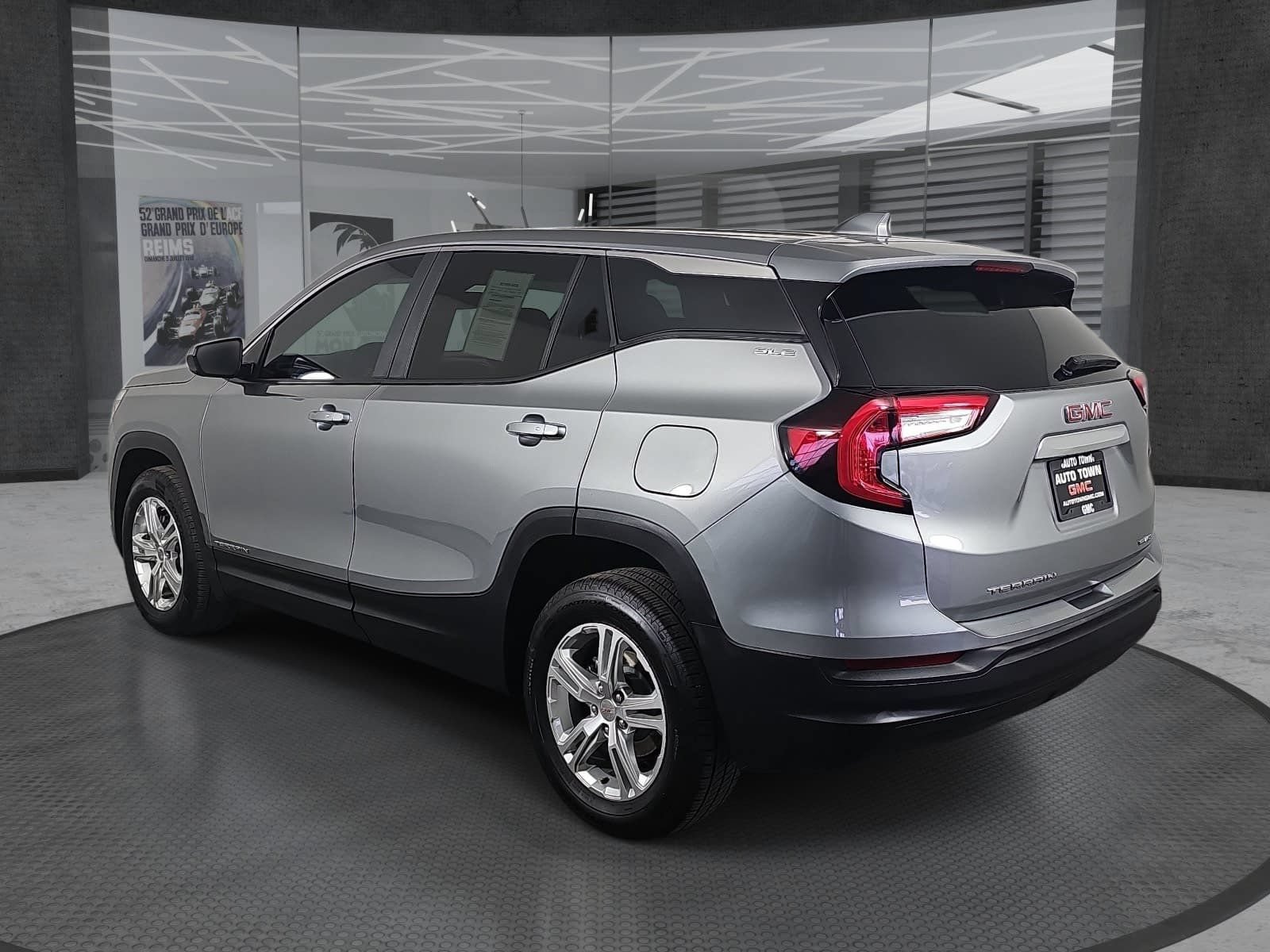 Used 2024 GMC Terrain SLE AWD/4WD image 7
