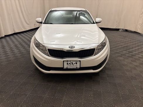 Used 2011 Kia Optima LX w/ Convenience Pkg image 2