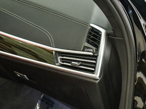 Certified 2021 BMW X7 M50i w/ Dynamic Handling Package image 19