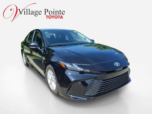 Used 2025 Toyota Camry LE FWD image 4