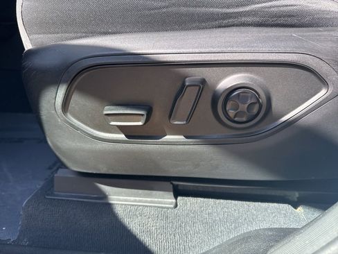 Used 2023 Jeep Grand Cherokee Laredo w/ Luxury Tech Group I image 22