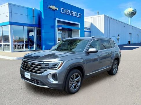 Used 2025 Volkswagen Atlas SEL AWD/4WD image 8