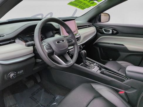 Used 2025 Jeep Compass Limited AWD/4WD image 34