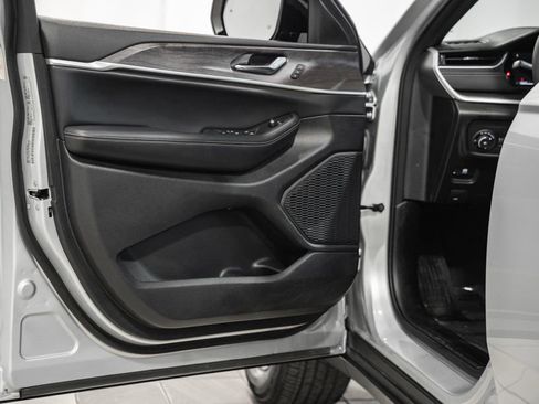 Used 2024 Jeep Grand Cherokee L Limited w/ Luxury Tech Group II image 45