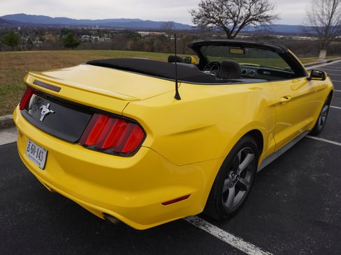 Used 2015 Ford Mustang Convertible w/ Equipment Group 051A image 22