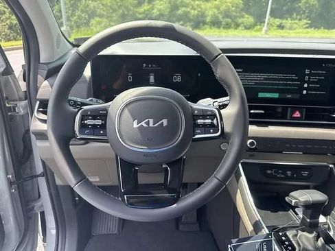 New 2026 Kia Carnival EX FWD image 9