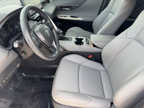 Used 2023 Toyota Venza XLE image 13