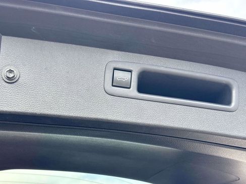 Used 2023 Toyota Highlander XLE image 14