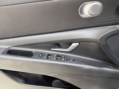 Used 2023 Hyundai Elantra SEL image 17