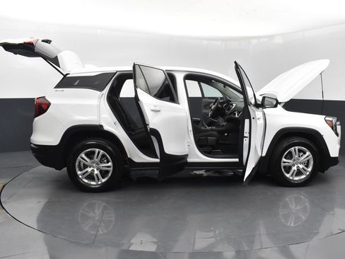 Used 2024 GMC Terrain SLE image 55