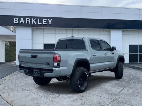 Used 2017 Toyota Tacoma TRD Pro AWD/4WD image 3