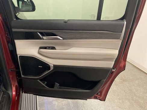 Used 2023 Jeep Wagoneer Series III w/ Premium Group I AWD/4WD image 34