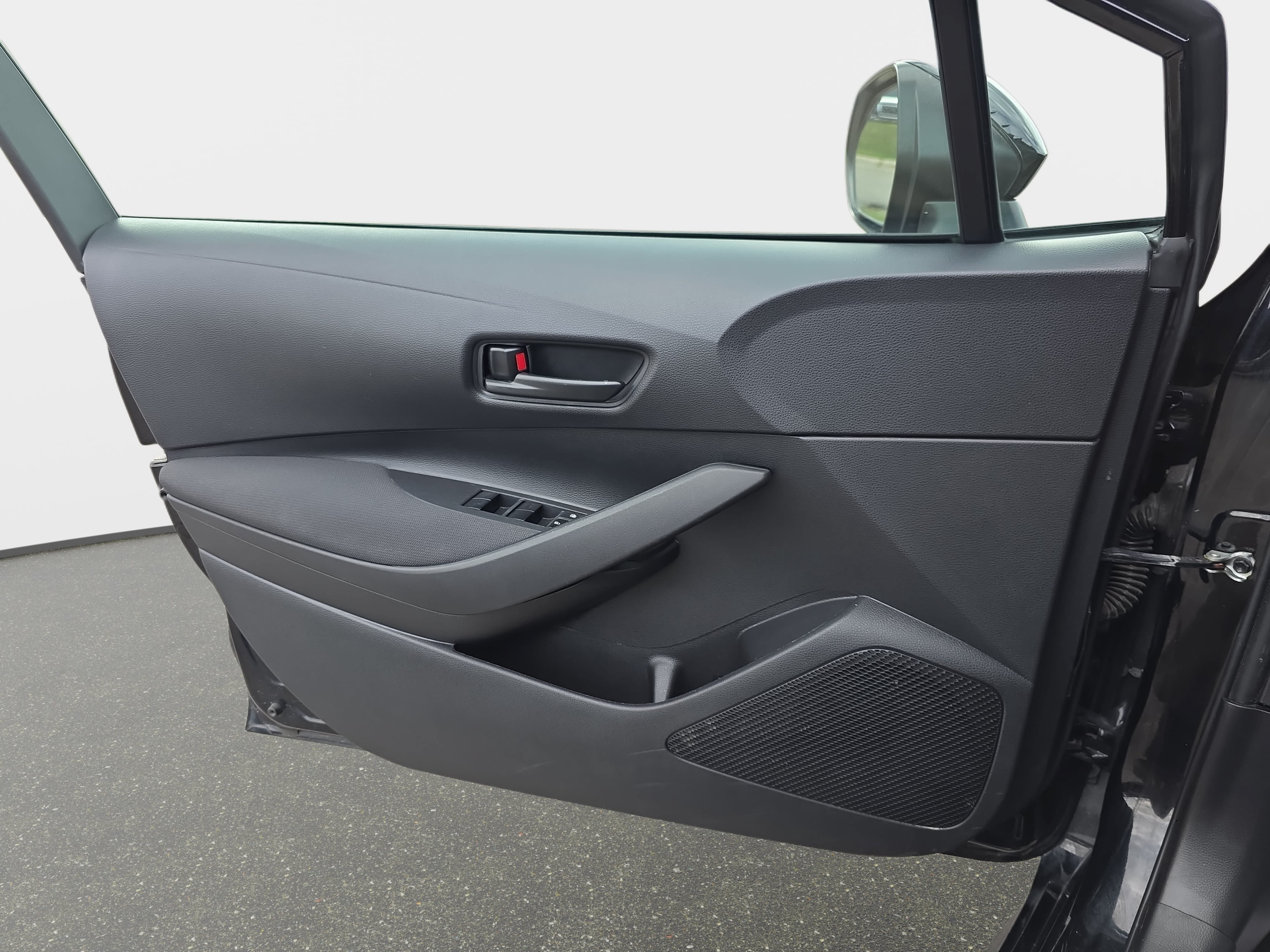 Used 2024 Toyota Corolla LE FWD image 24