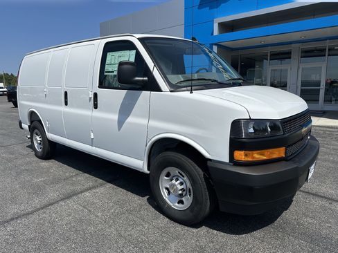 New 2025 Chevrolet Express 3500 w/ Driver Convenience Package image 2