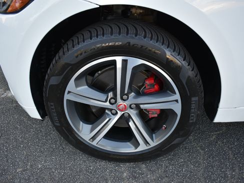 Used 2018 Jaguar F-PACE S image 39