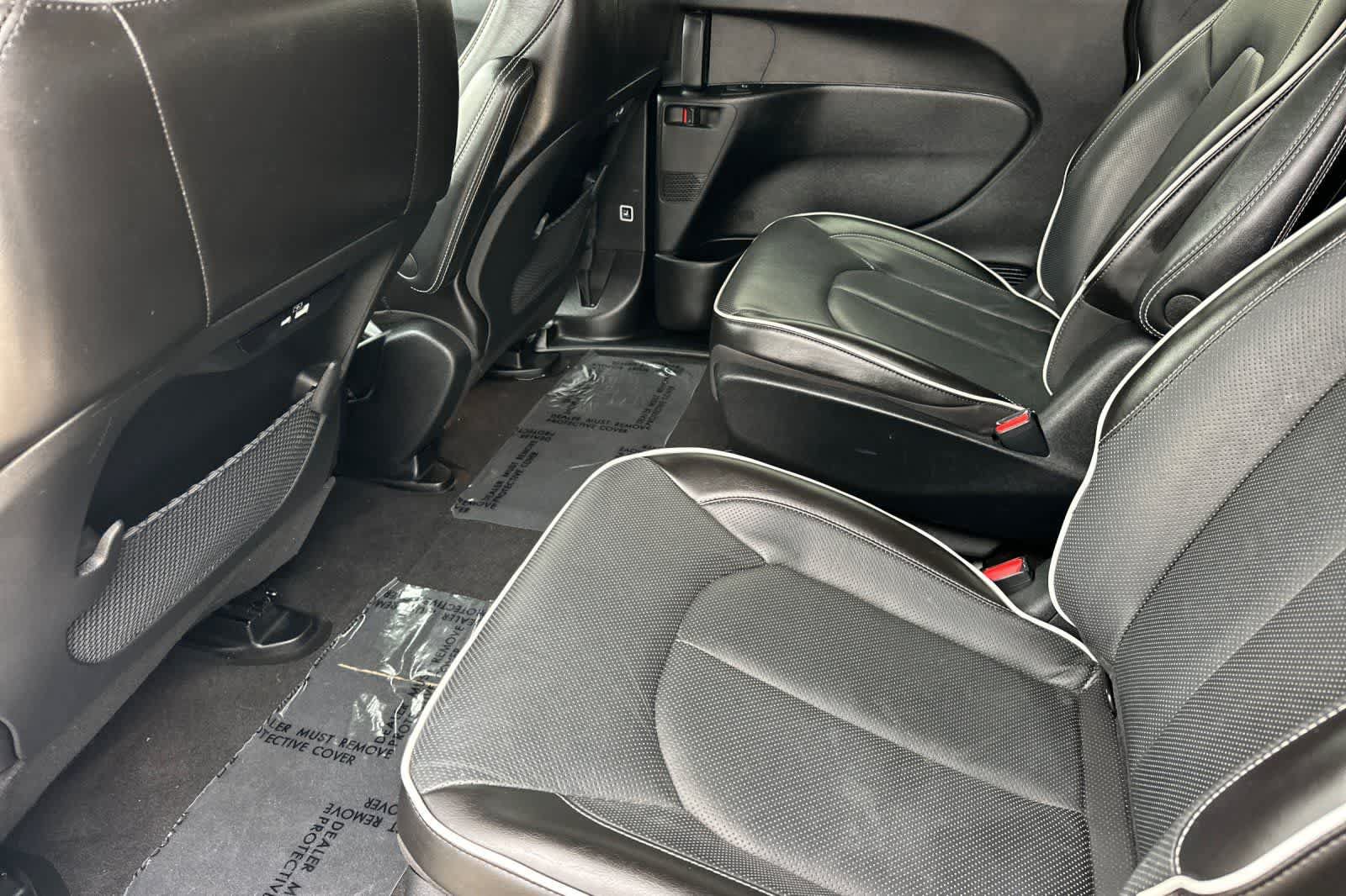Used 2022 Chrysler Pacifica Limited w/ S Appearance Package FWD image 5
