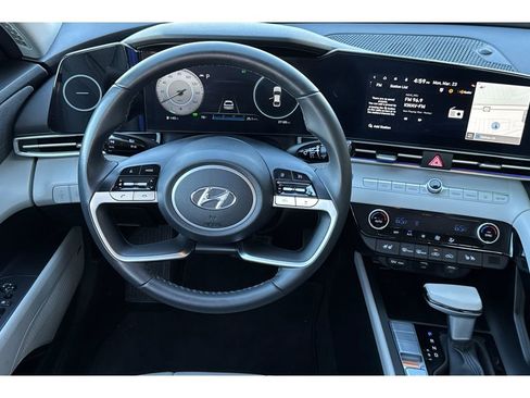 Used 2023 Hyundai Elantra Limited image 15