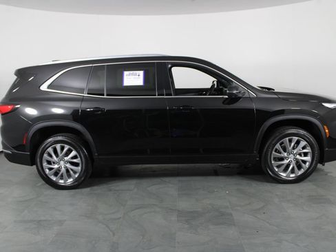 Used 2025 Buick Enclave Preferred FWD image 10