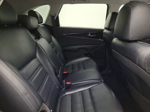 Used 2020 Kia Sorento EX FWD image 19