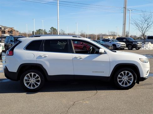 Used 2019 Jeep Cherokee Latitude w/ Popular Appearance Group image 3