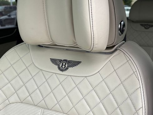 Used 2019 Bentley Bentayga AWD/4WD image 37