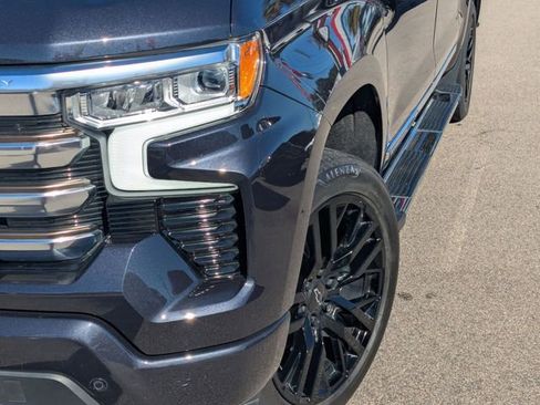 Used 2022 Chevrolet Silverado 1500 High Country w/ High Country Premium Package image 9